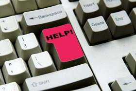 Photo d'un clavier d'ordinateur avec la mention "help" à la place de la touche entrée